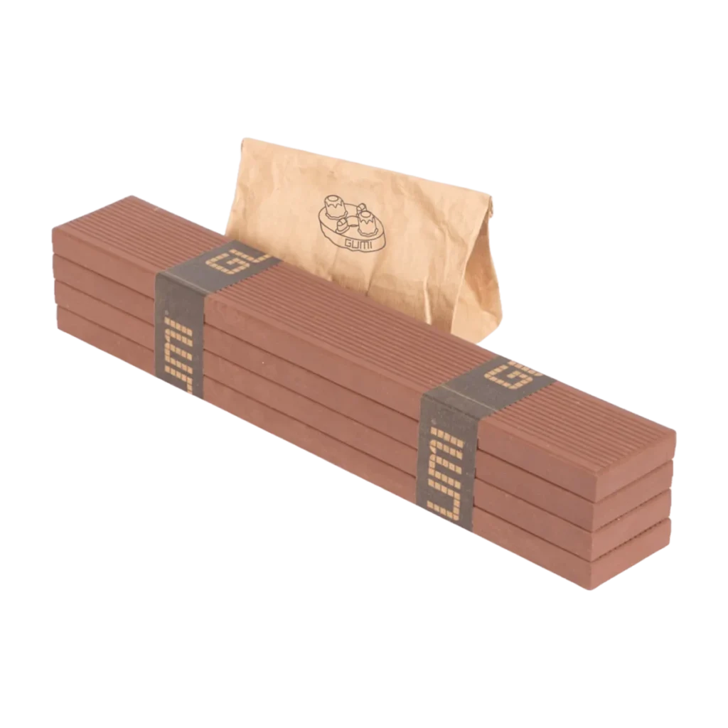 Paczka Box C6 — 4 deski tarasowe kompozytowe WPC w kolorze Kasztan z łącznikami w torebce GUMI.